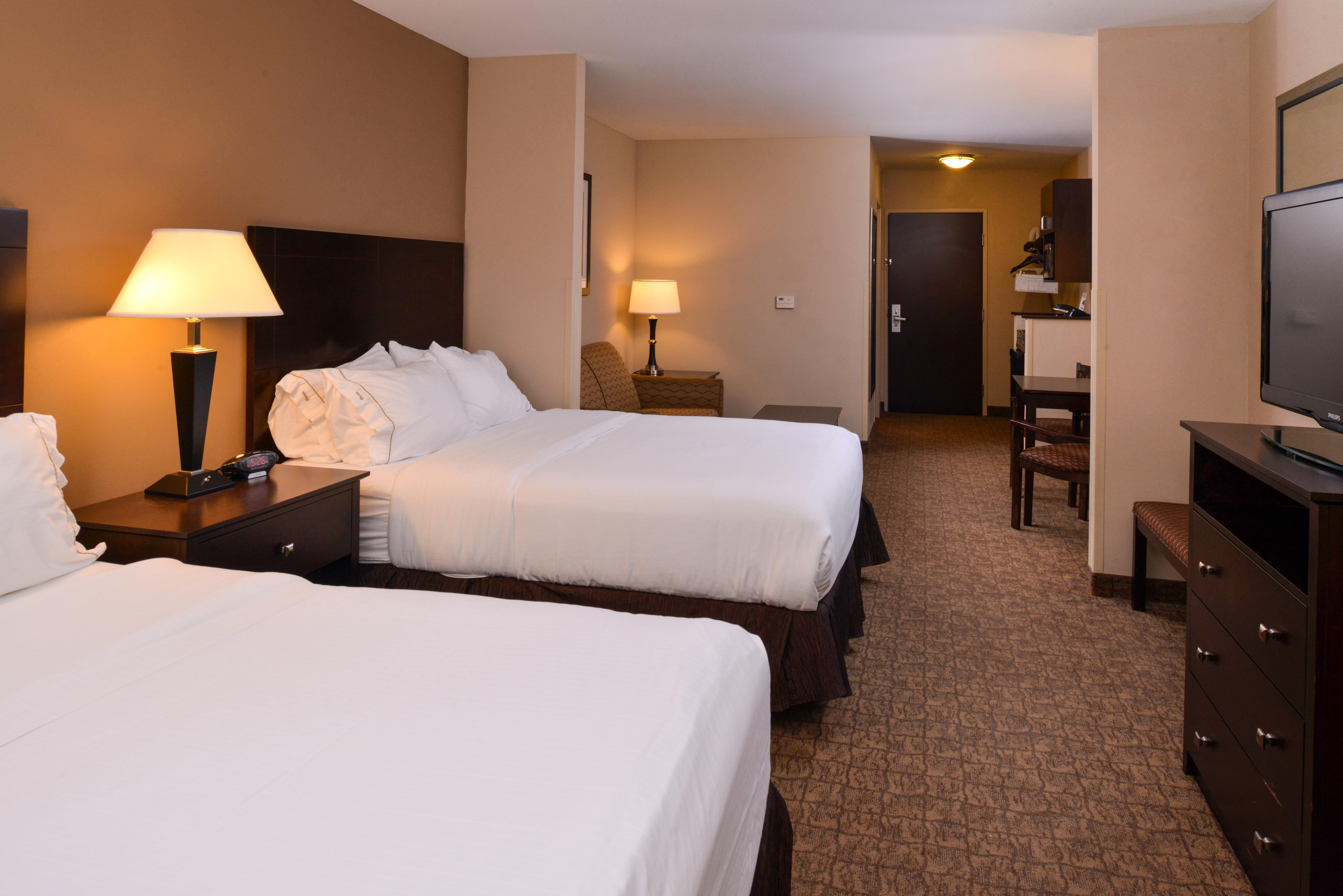 Holiday Inn Express & Suites Fairmont, An Ihg Hotel Экстерьер фото